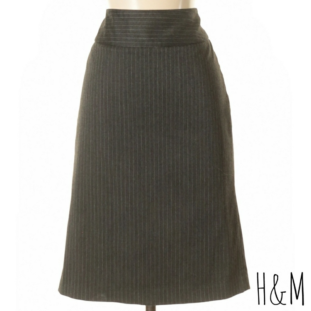 H&M • Pencil Skirt • Pinstripe  • Size 6 • EUC